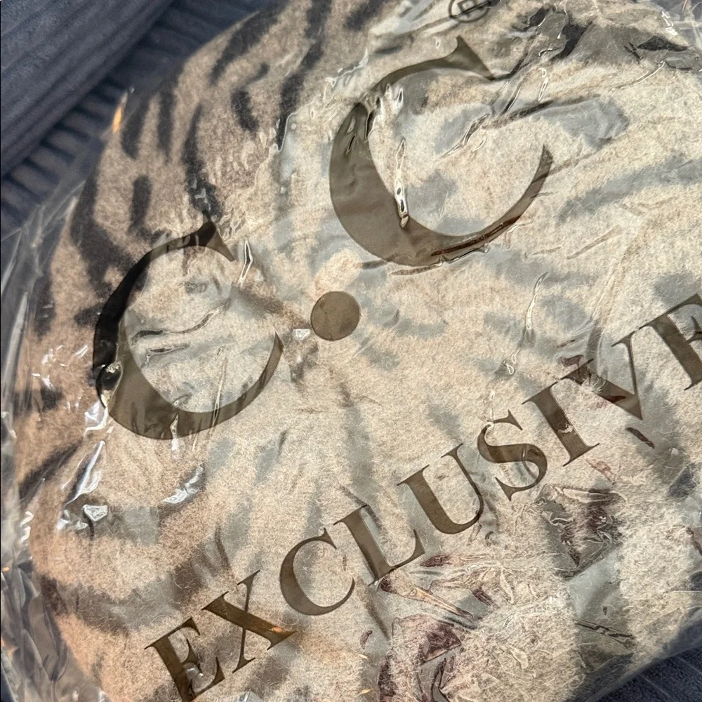 C.C Zebra Patterned Beret - Picture 4 of 4